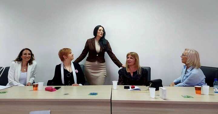 sta nosis ispod haljine 3